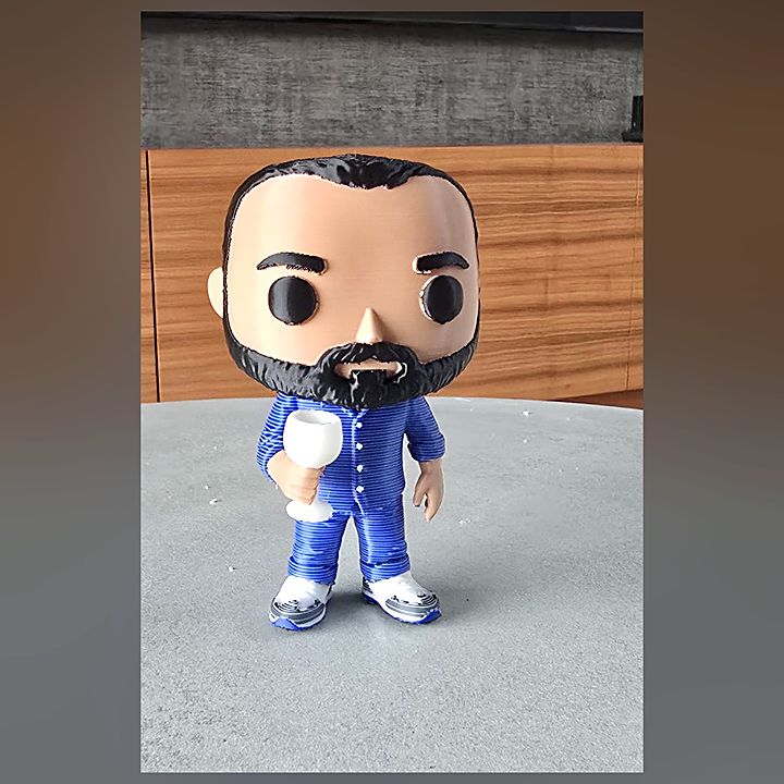 Funko Pop personalizado: traje azul y zapatillas personalizadas